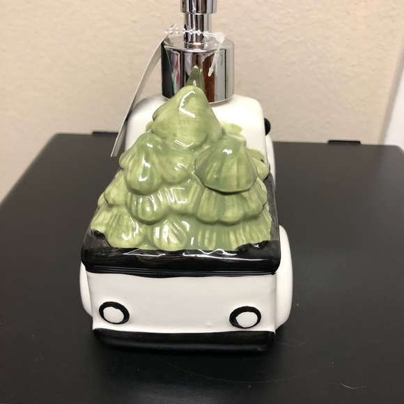 Farm Truck Christmas Tree Soap Pump - Picture 4 of 8
